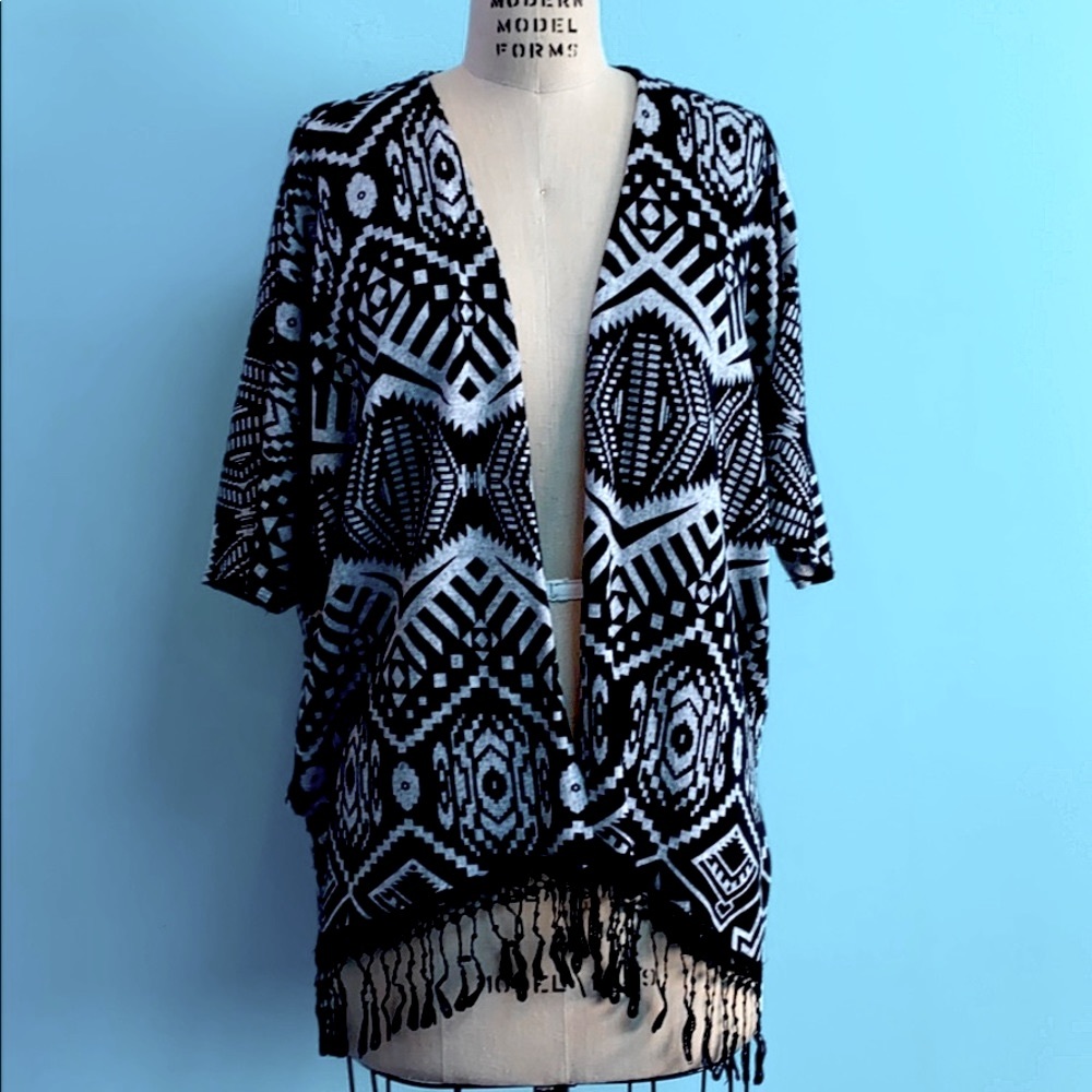 Boho chic geometric printed knit kimono